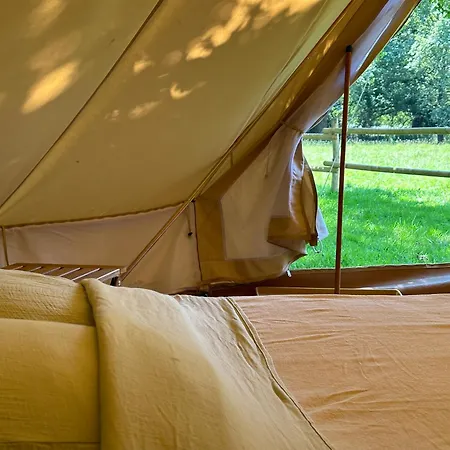 Campo de lujo Grand Tepee Glamping Pour 2 *