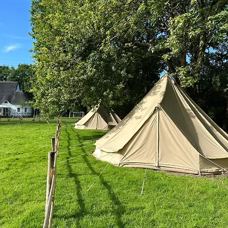 Campo de lujo Grand Tepee Glamping Pour 2 Saint-Lyphard