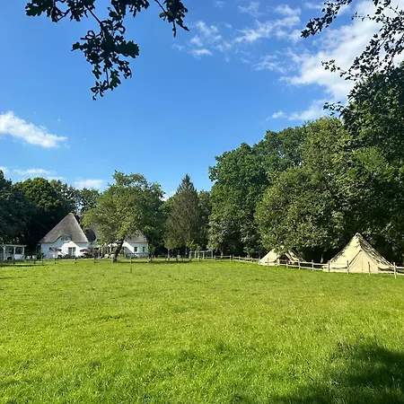 Campo de lujo Grand Tepee Glamping Pour 2 *