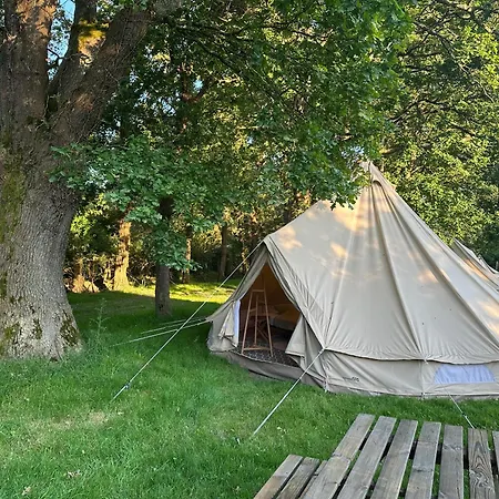 Campo de lujo Grand Tepee Glamping Pour 2 *